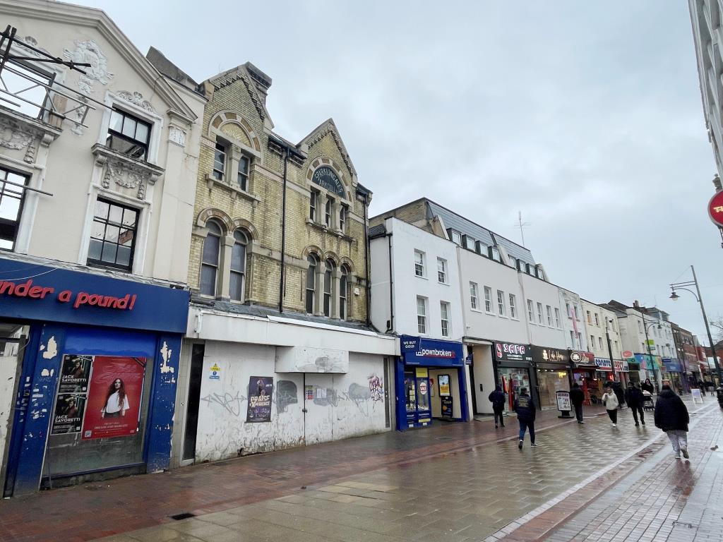 Lot: 99 - LARGE COMMERCIAL PROPERTY IN TOWN CENTRE WITH POTENTIAL - View of High Street